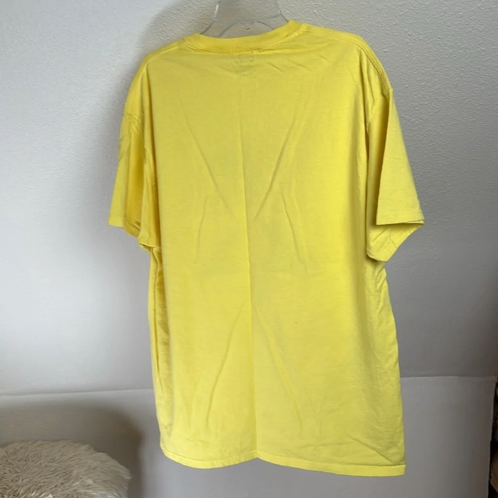 U of O Yellow “Throw your ‘O’” Logo Tee. Size Large  Unisex.